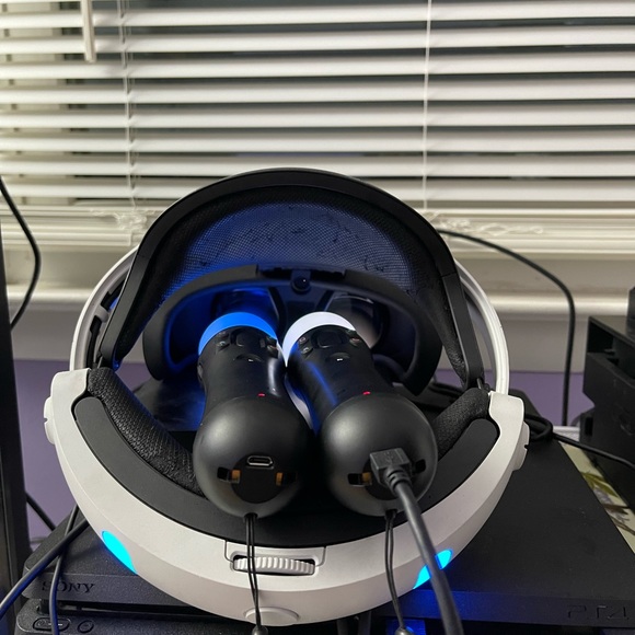 Playstaion VR by Sony VR Headset and Camera Set - Picture 15 of 15